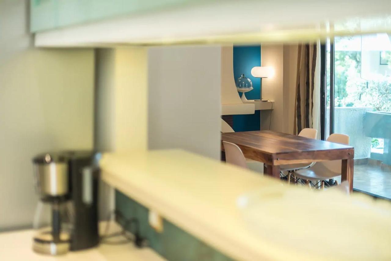 Glyfada Glass-Walled Designed Apt أثينا المظهر الخارجي الصورة