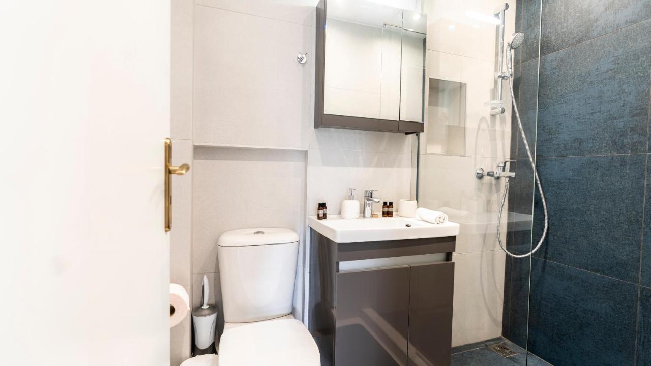 Glyfada Glass-Walled Designed Apt أثينا المظهر الخارجي الصورة